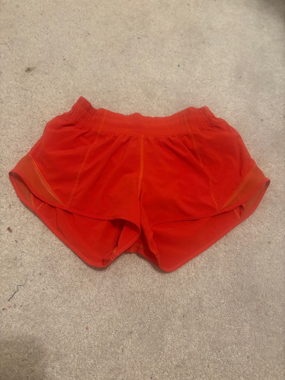 Women’s lululemon hotty hot 2.5 in size 4 Running Shorts